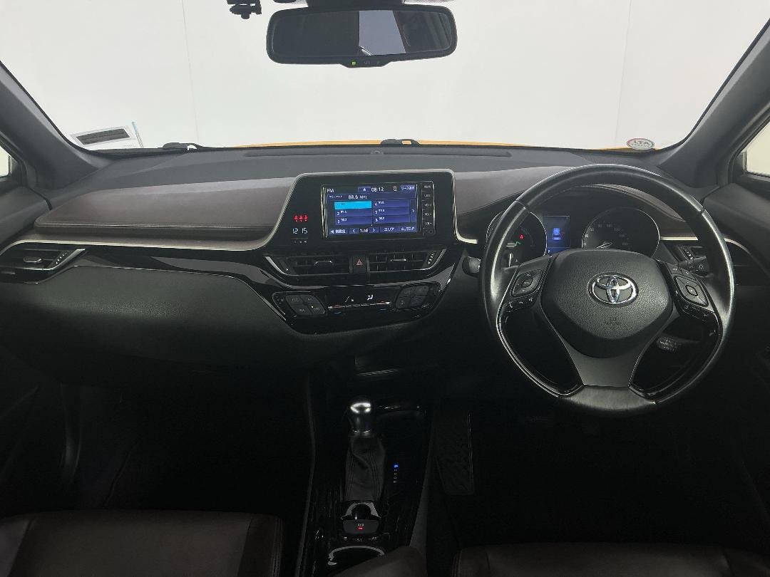 Photo '17' of Toyota C-HR