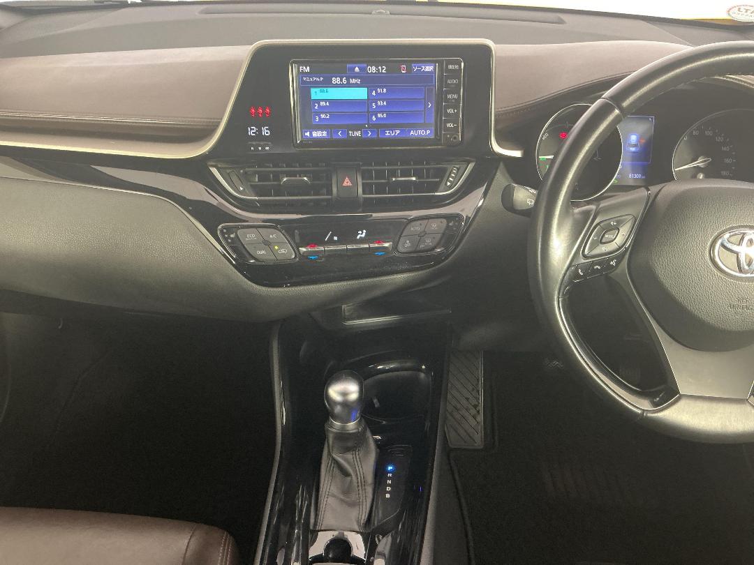 Photo '18' of Toyota C-HR