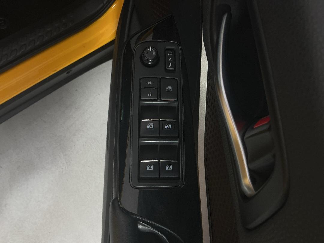 Photo '23' of Toyota C-HR