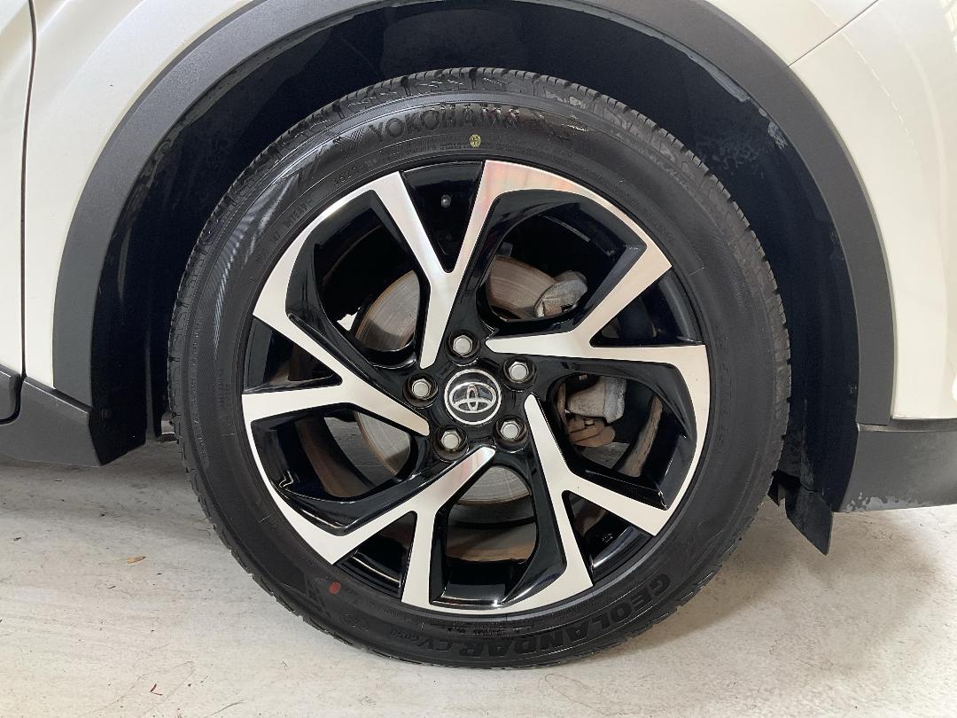 Photo '9' of Toyota C-HR