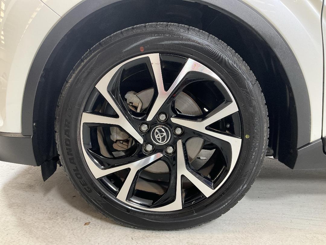 Photo '10' of Toyota C-HR