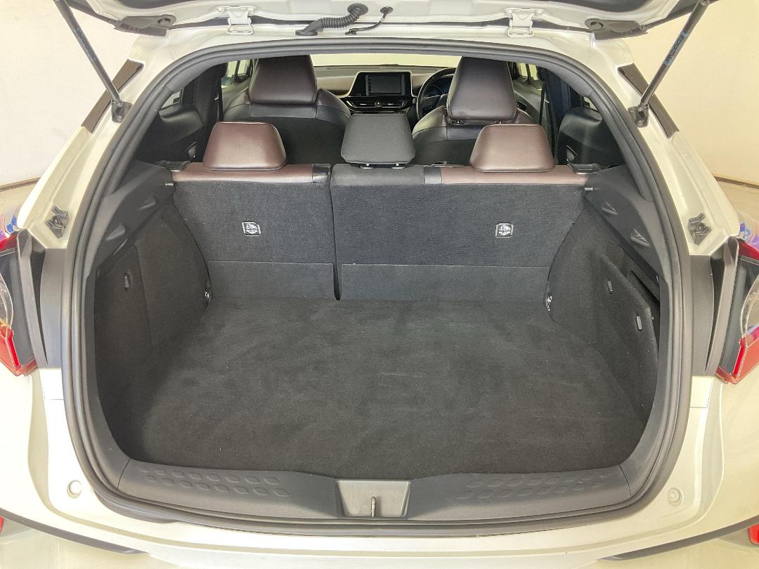 Photo '14' of Toyota C-HR