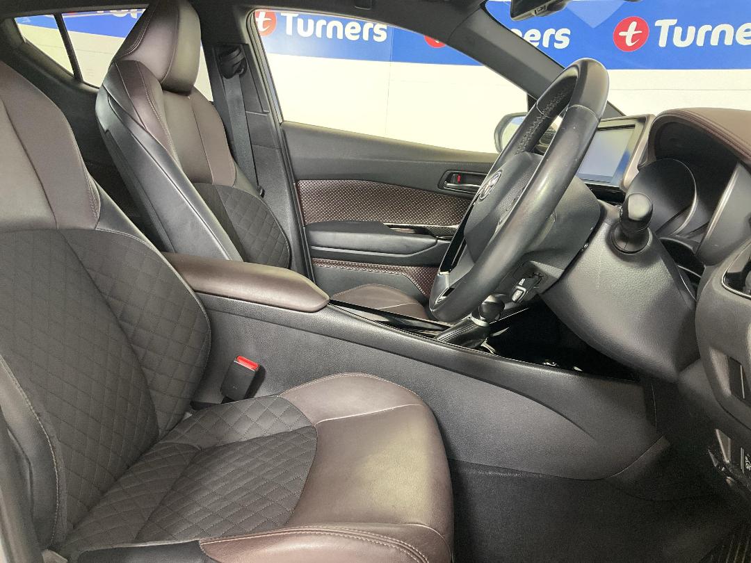 Photo '16' of Toyota C-HR