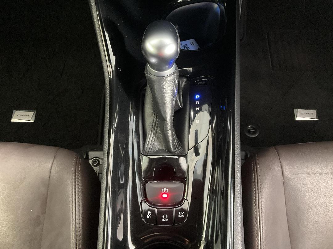 Photo '18' of Toyota C-HR