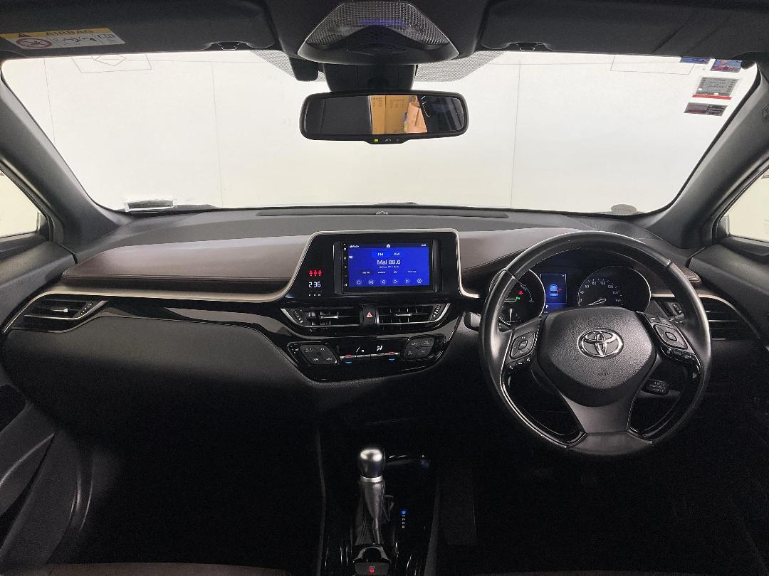 Photo '17' of Toyota C-HR