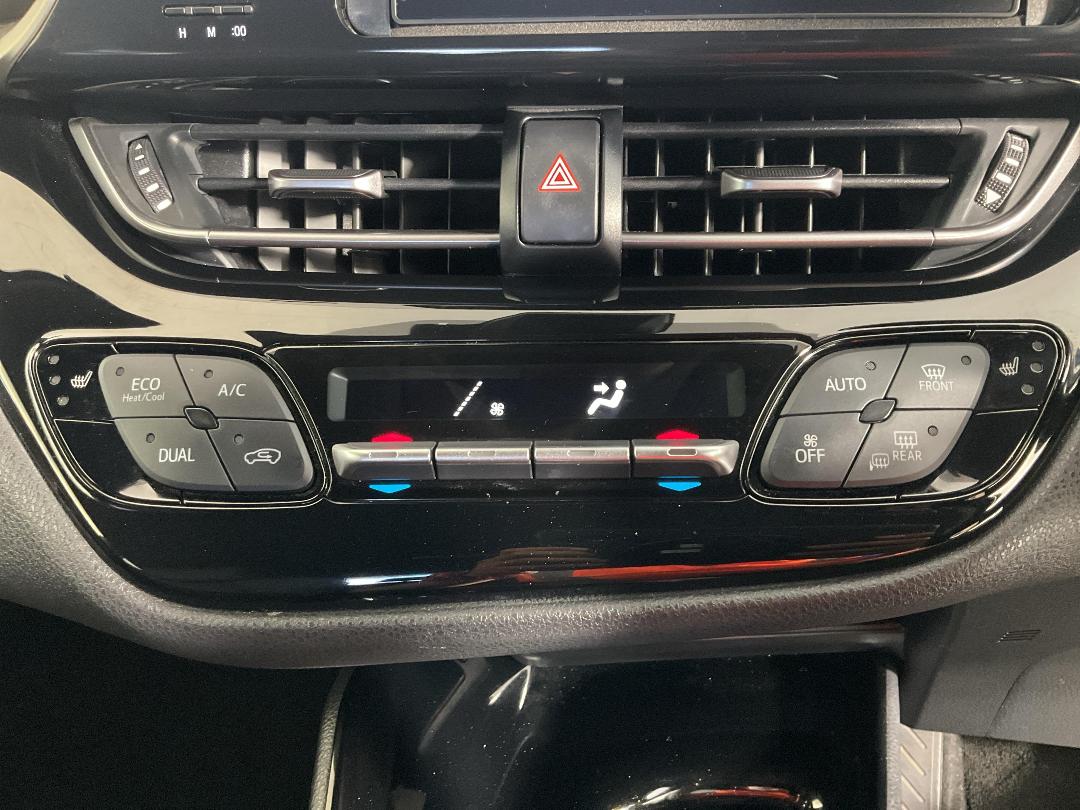 Photo '30' of Toyota C-HR