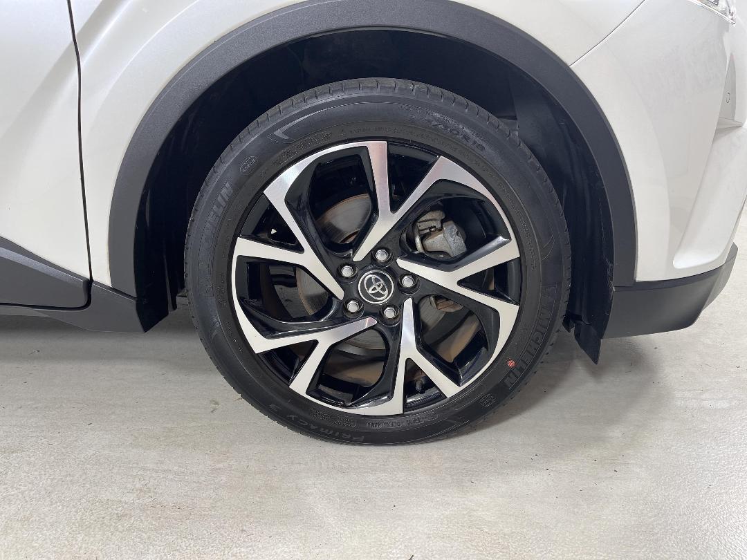 Photo '9' of Toyota C-HR