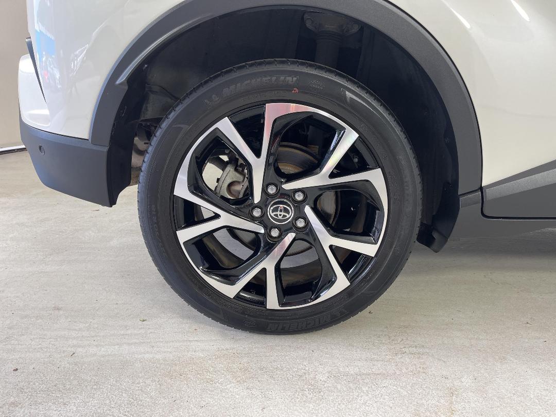 Photo '12' of Toyota C-HR