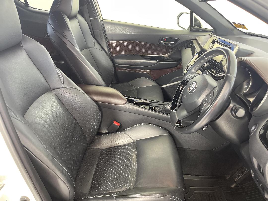 Photo '16' of Toyota C-HR