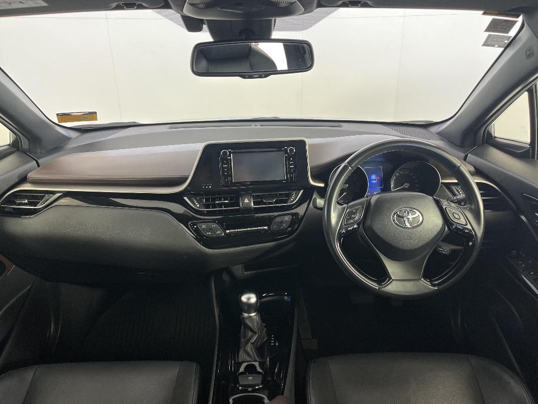 Photo '17' of Toyota C-HR