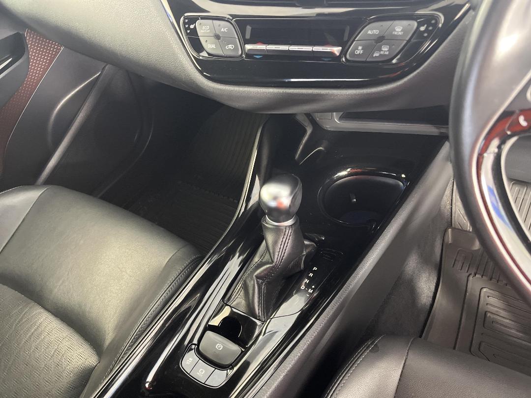 Photo '18' of Toyota C-HR