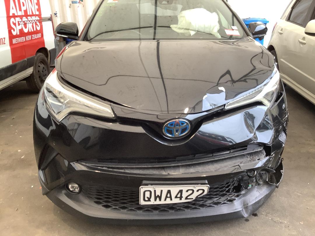 Photo '3' of Toyota C-HR Photo '3' of Toyota C-HR