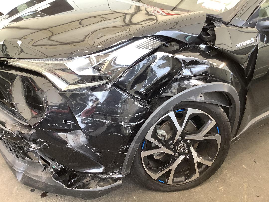 Photo '2' of Toyota C-HR Photo '2' of Toyota C-HR