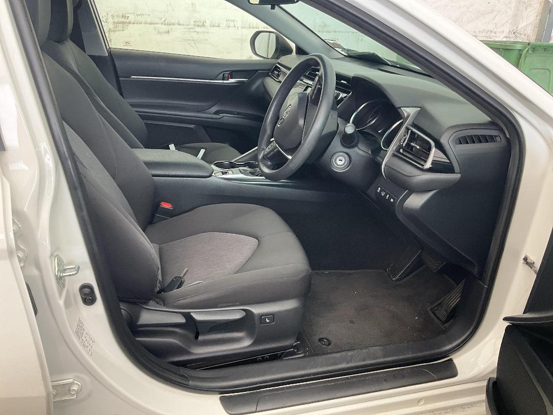 Photo '18' of Toyota Camry GL Photo '18' of Toyota Camry GL