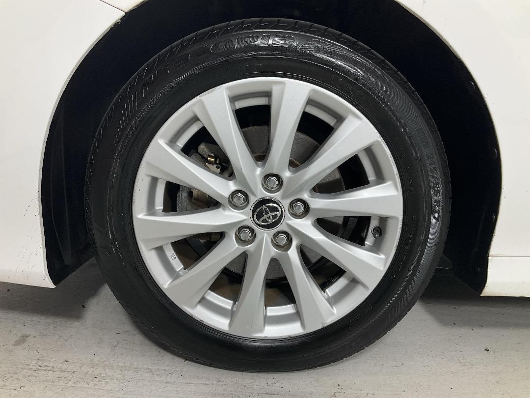 Photo '10' of Toyota Camry