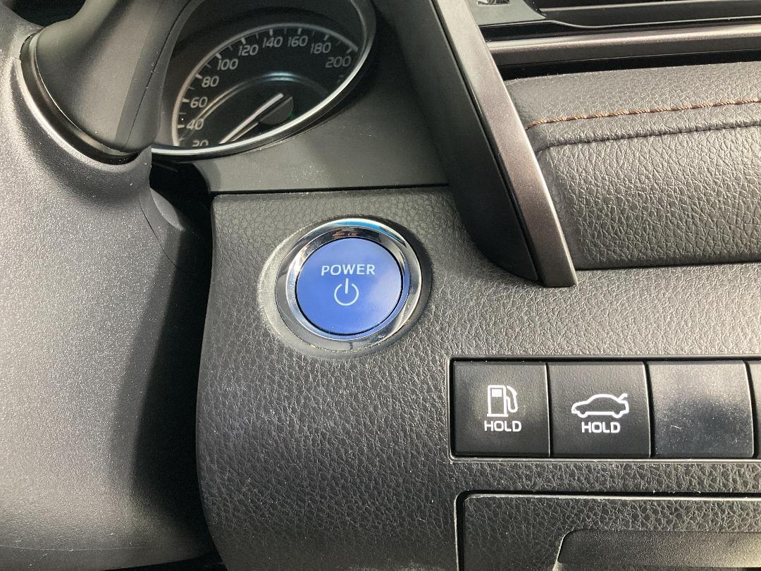 Photo '28' of Toyota Camry