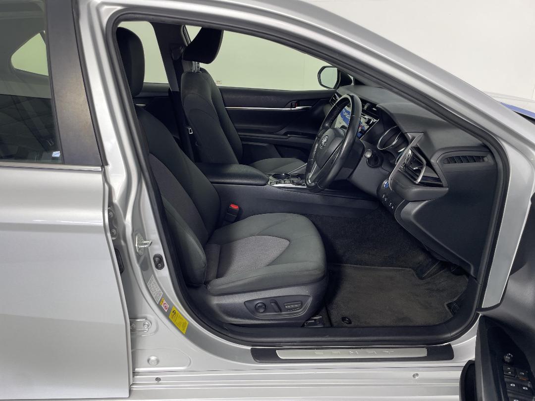 Photo '16' of Toyota Camry