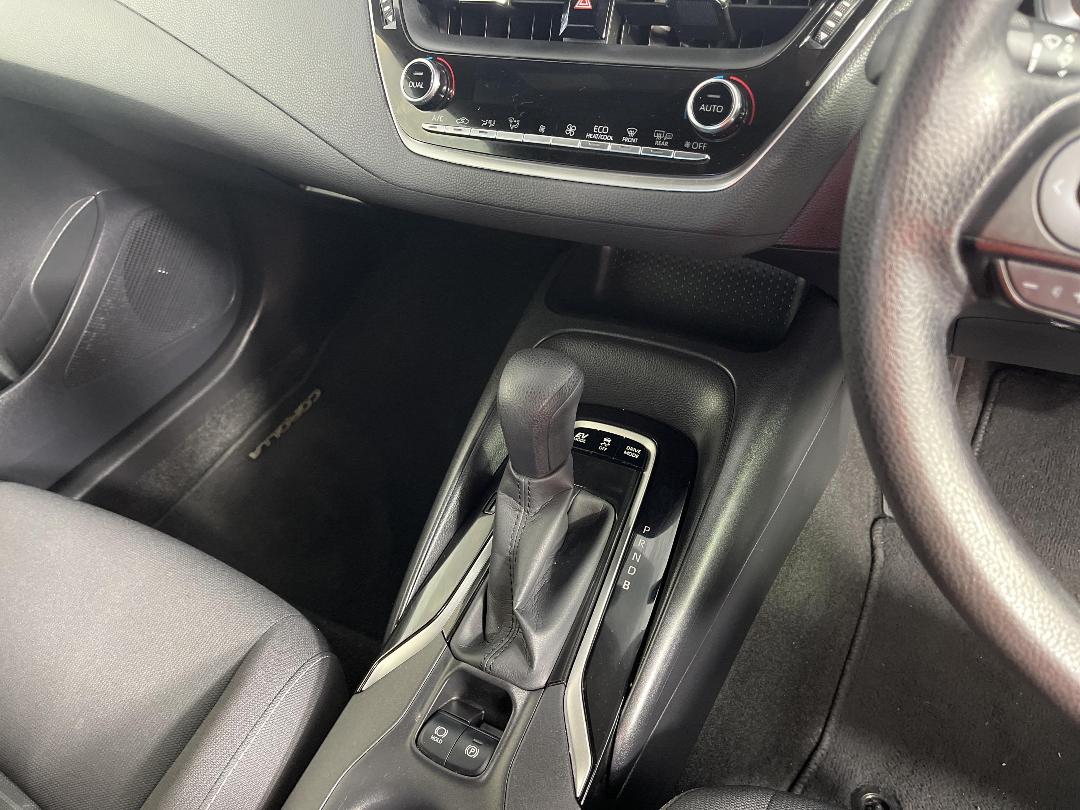 Photo '18' of Toyota Corolla