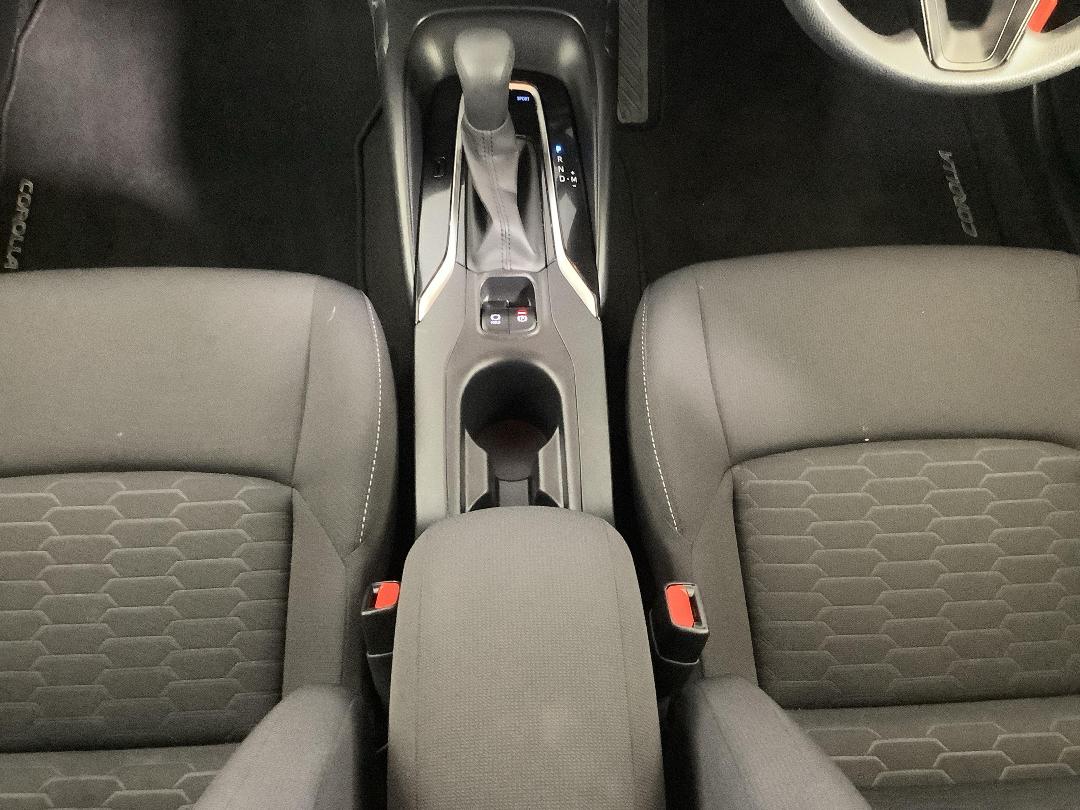 Photo '18' of Toyota Corolla