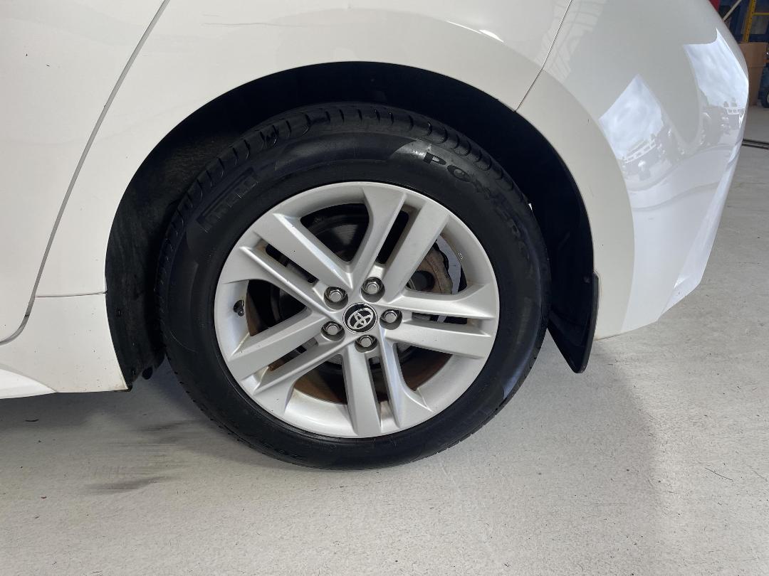 Photo '11' of Toyota Corolla