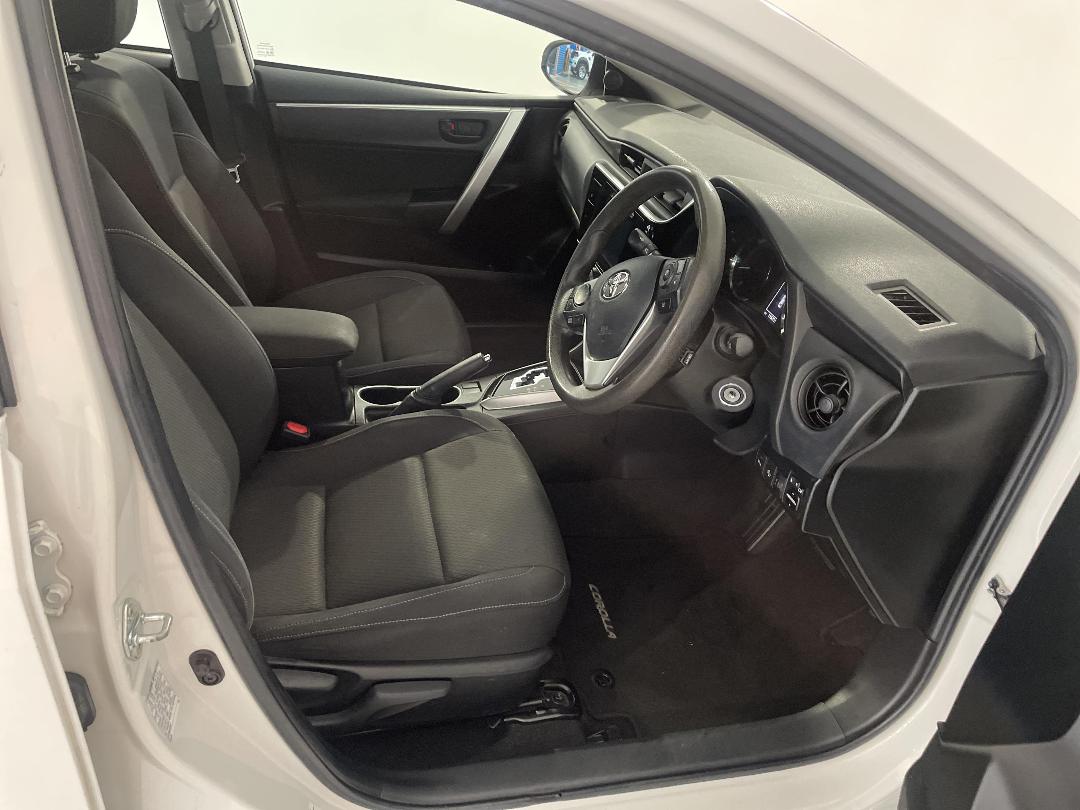 Photo '16' of Toyota Corolla