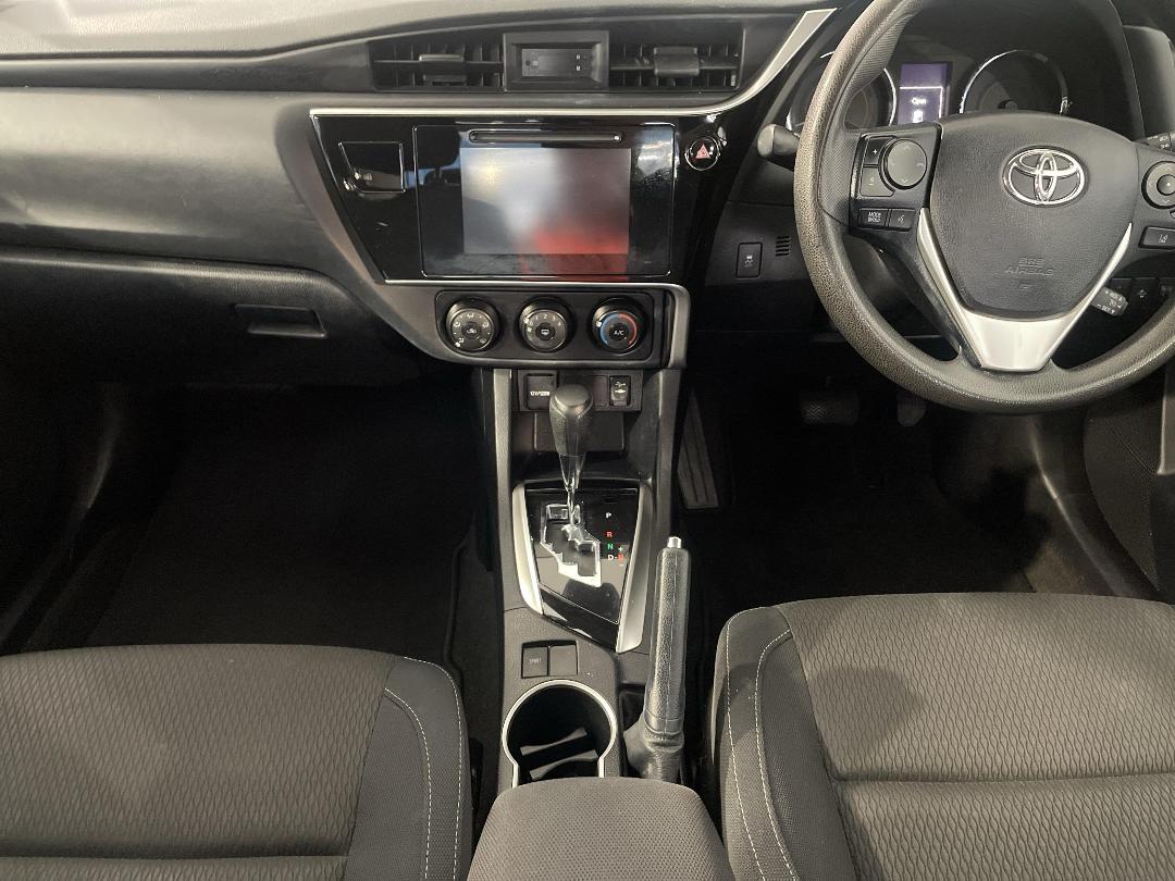 Photo '18' of Toyota Corolla