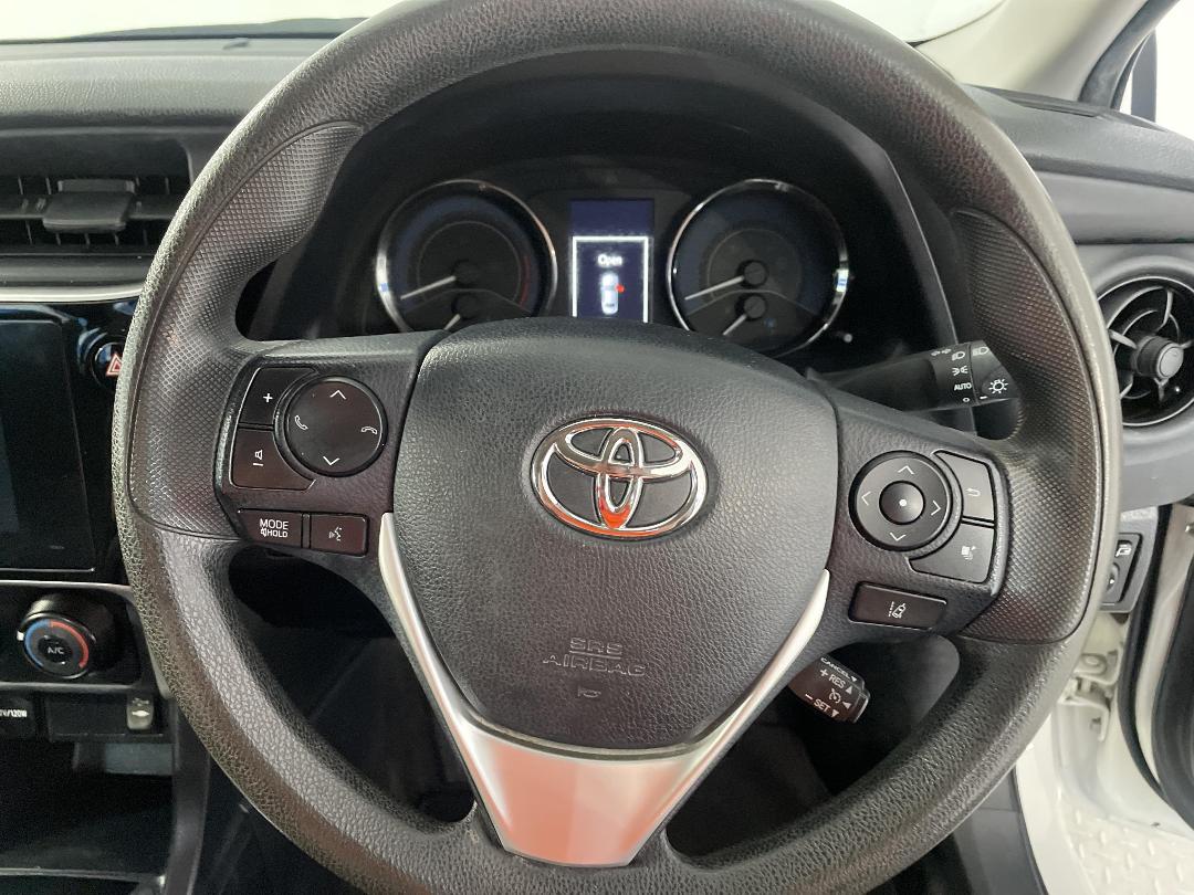 Photo '28' of Toyota Corolla