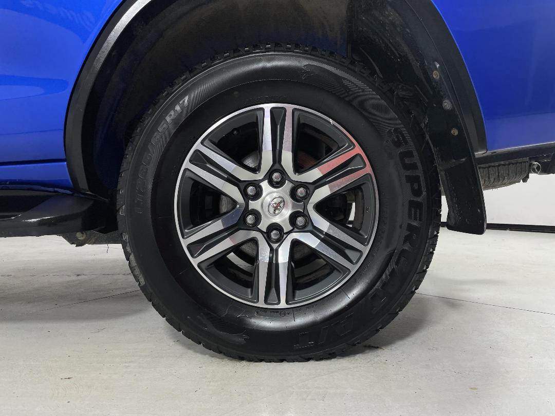 Photo '11' of Toyota Fortuner