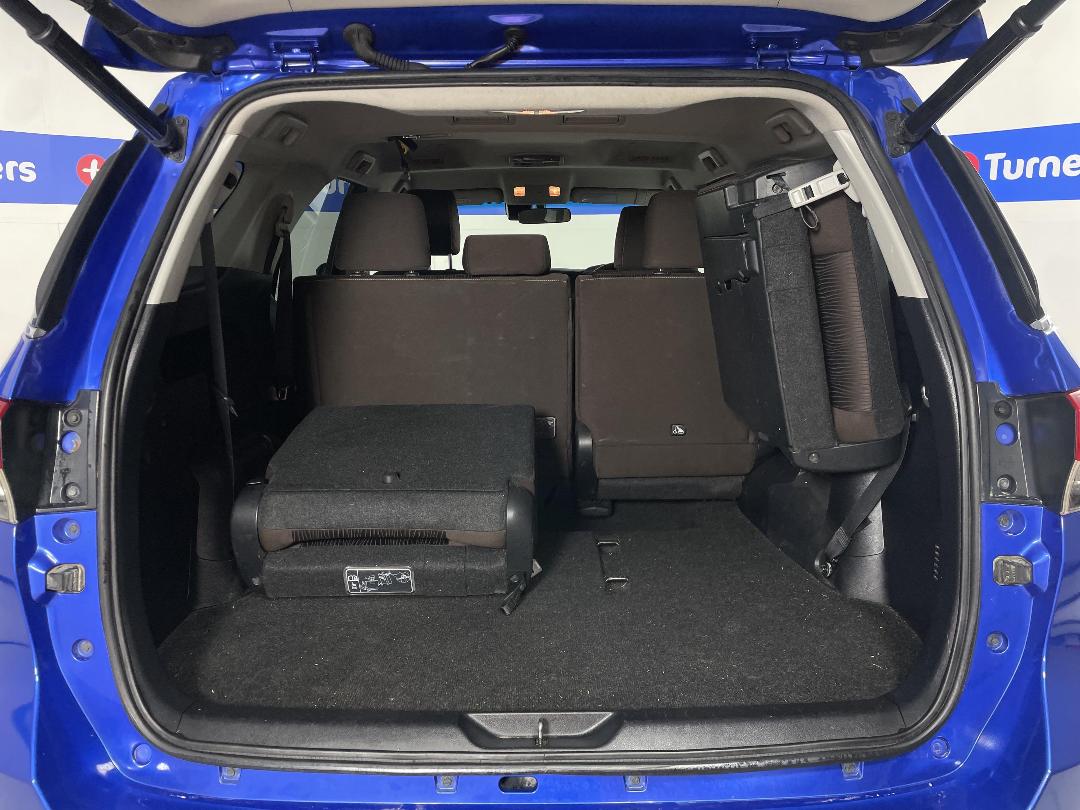 Photo '14' of Toyota Fortuner