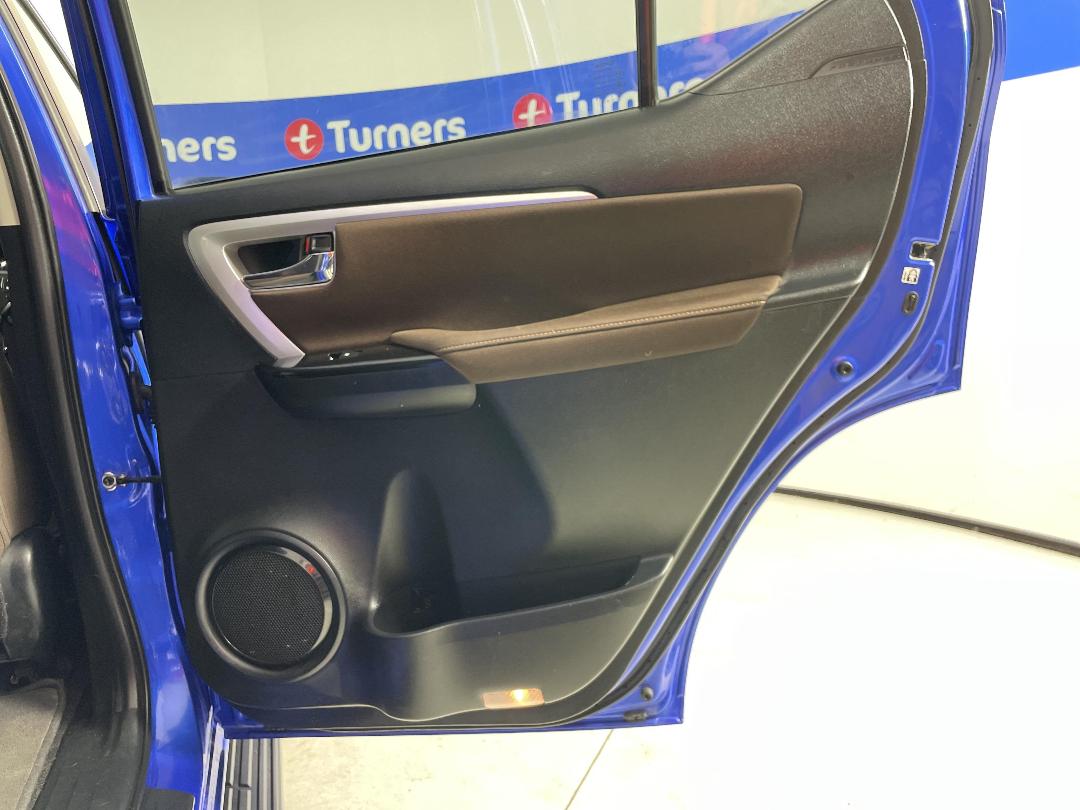 Photo '19' of Toyota Fortuner