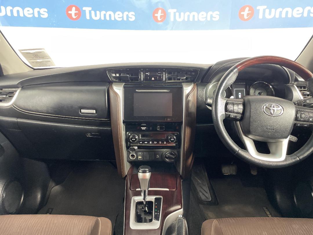 Photo '17' of Toyota Fortuner