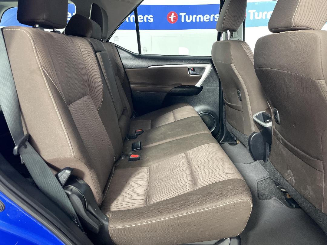 Photo '20' of Toyota Fortuner