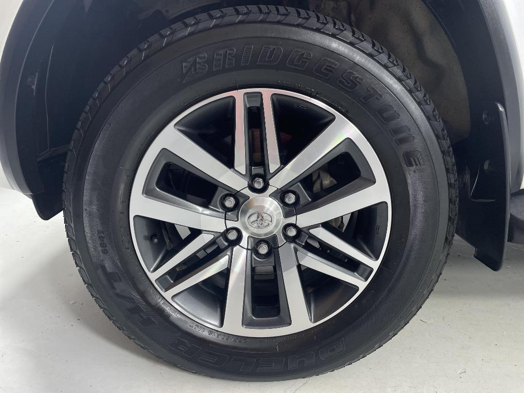 Photo '10' of Toyota Fortuner