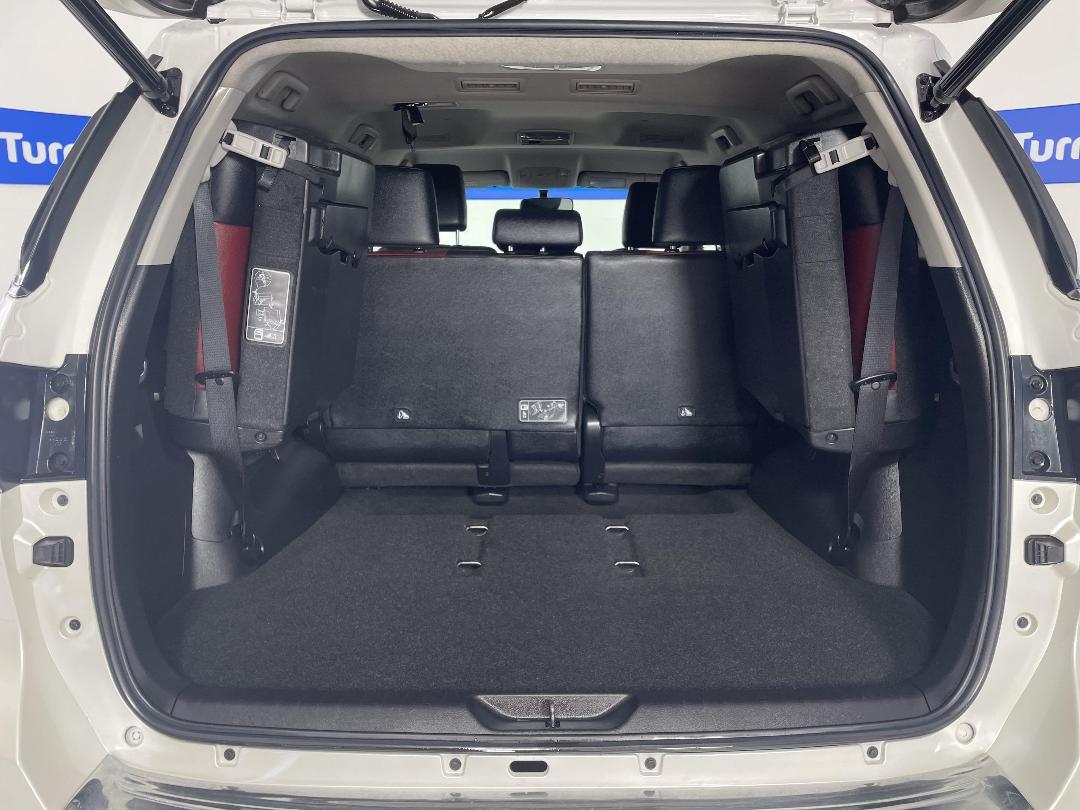 Photo '14' of Toyota Fortuner