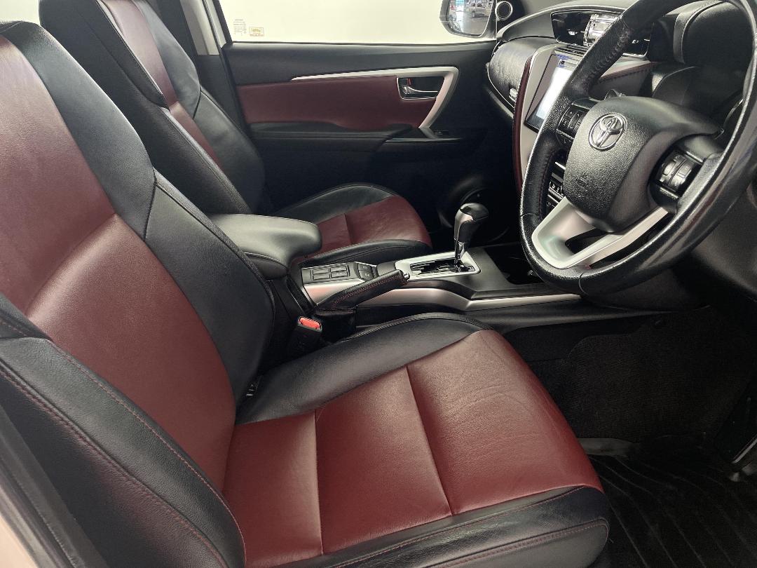 Photo '16' of Toyota Fortuner