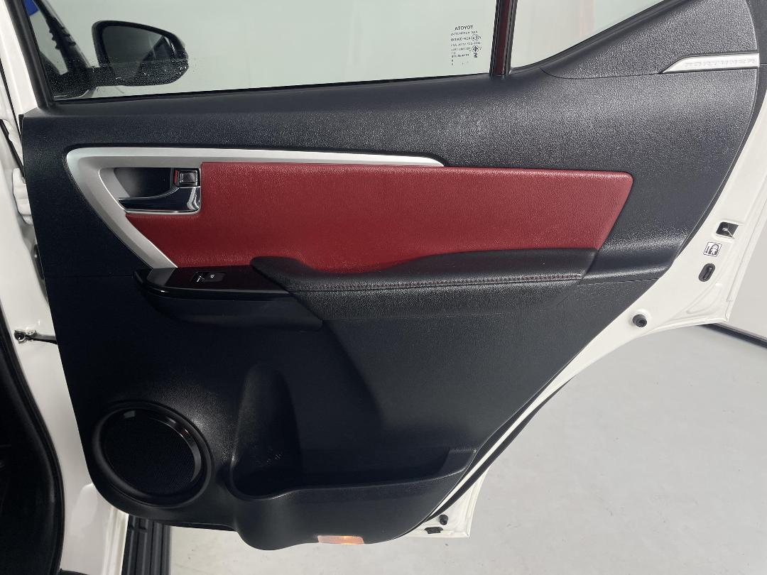 Photo '19' of Toyota Fortuner