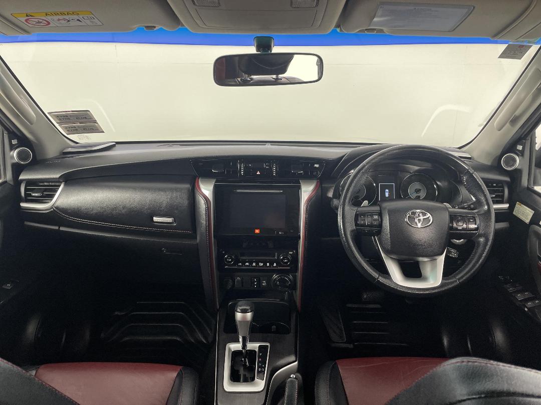 Photo '17' of Toyota Fortuner