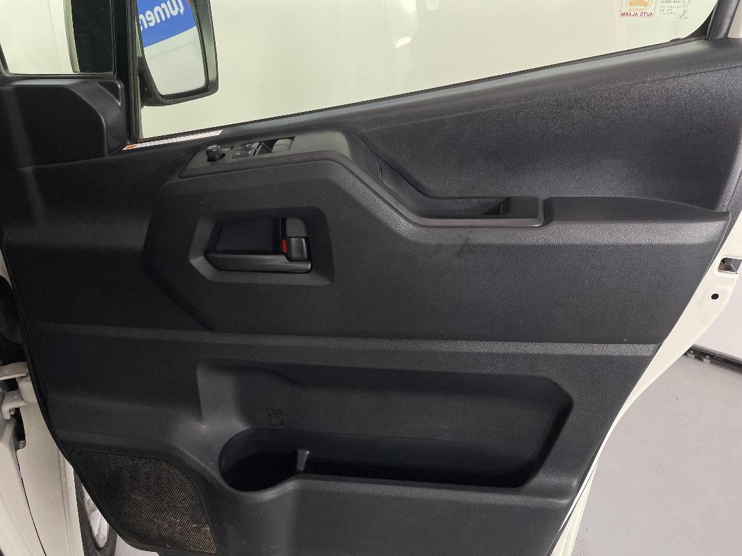 Photo '15' of Toyota Hiace Photo '15' of Toyota Hiace