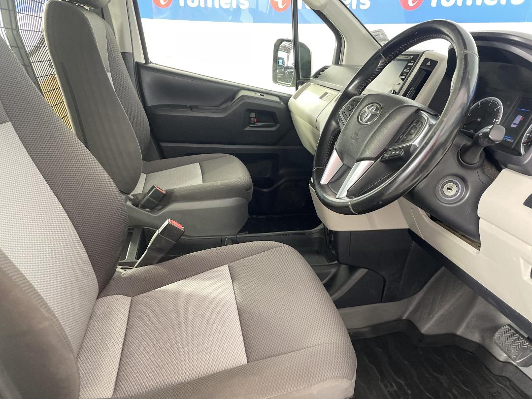 Photo '16' of Toyota Hiace Photo '16' of Toyota Hiace