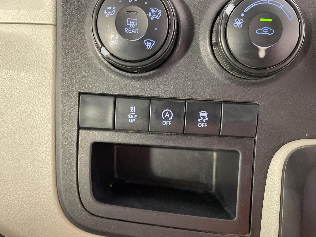 Photo '28' of Toyota Hiace Photo '28' of Toyota Hiace