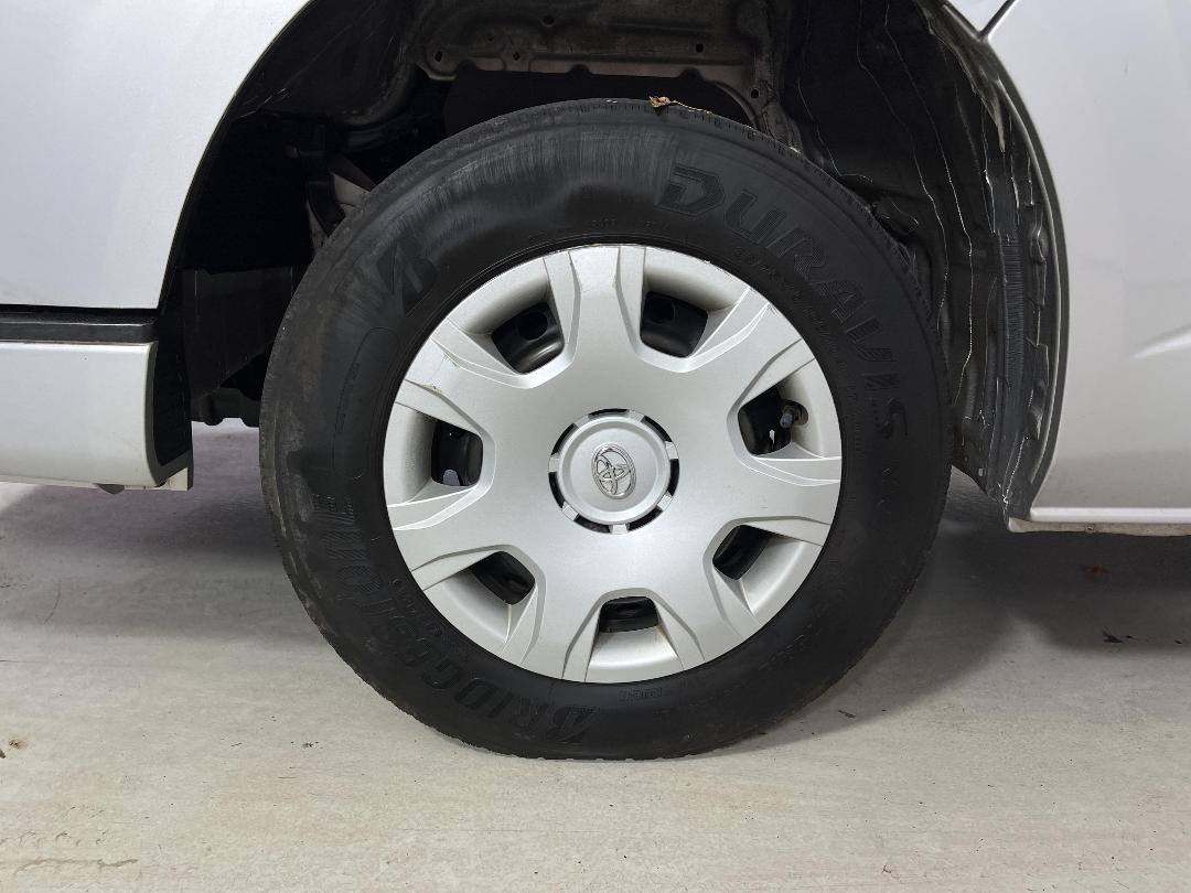 Photo '10' of Toyota Hiace