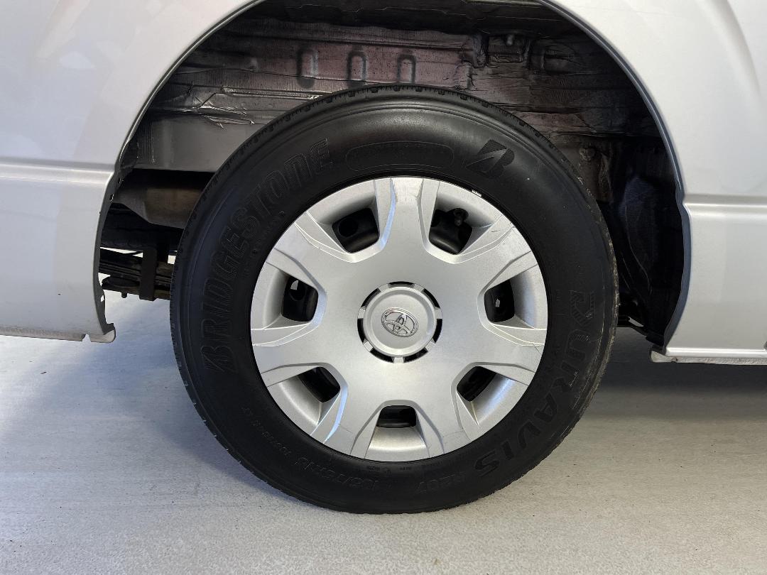 Photo '12' of Toyota Hiace