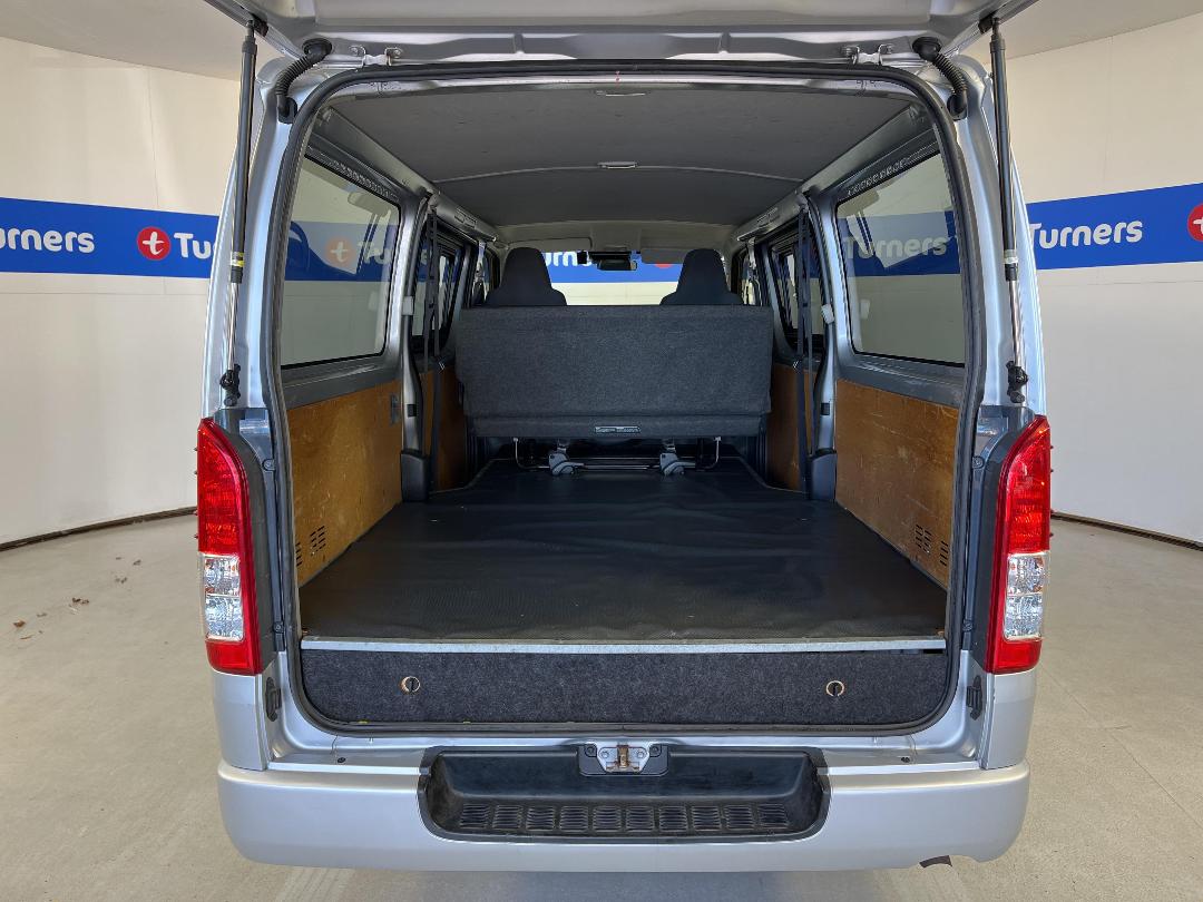 Photo '14' of Toyota Hiace