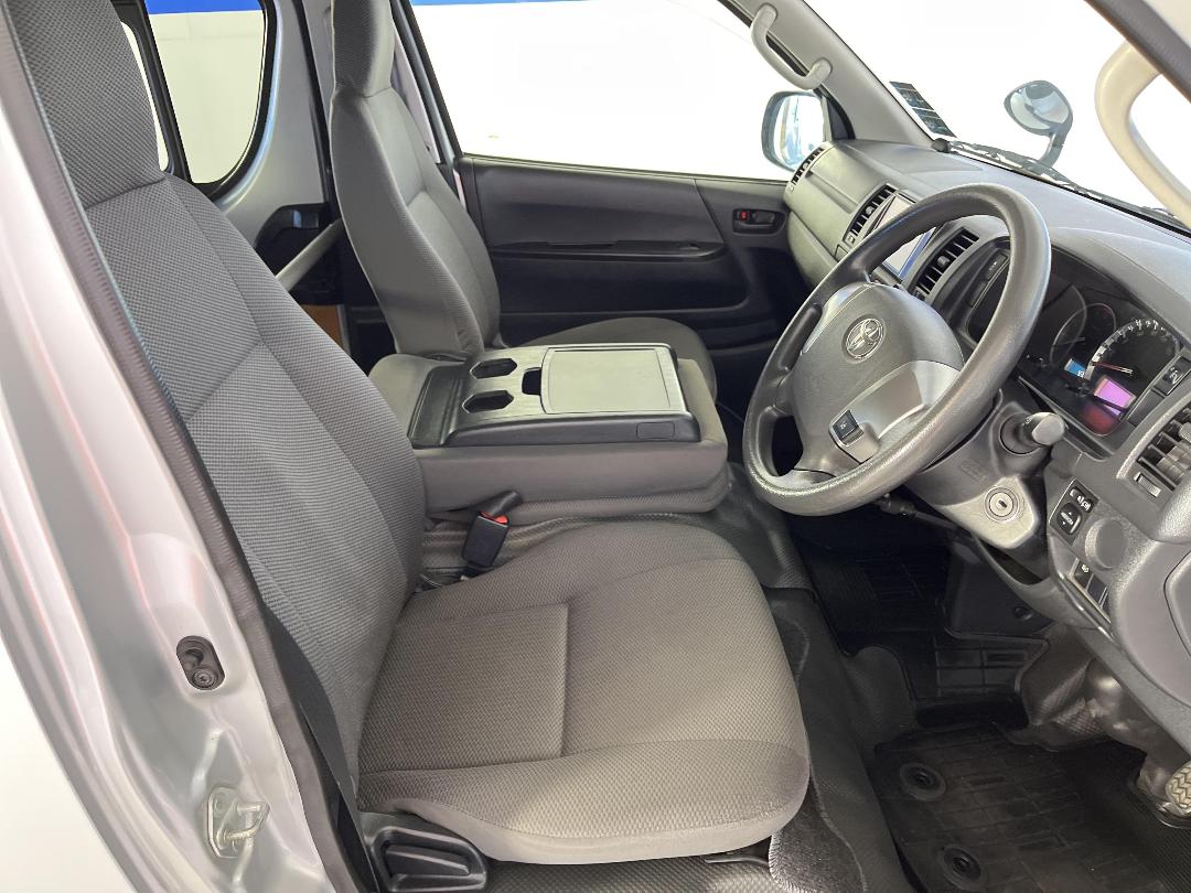 Photo '16' of Toyota Hiace