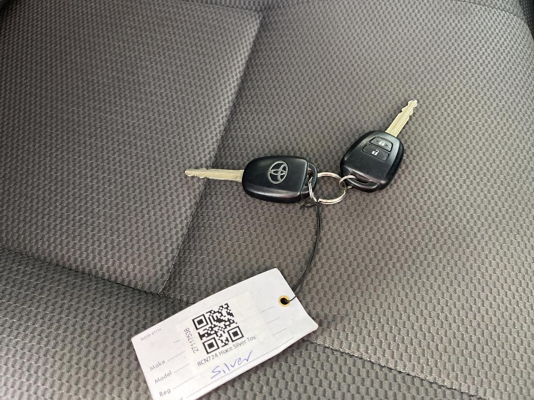 Photo '21' of Toyota Hiace