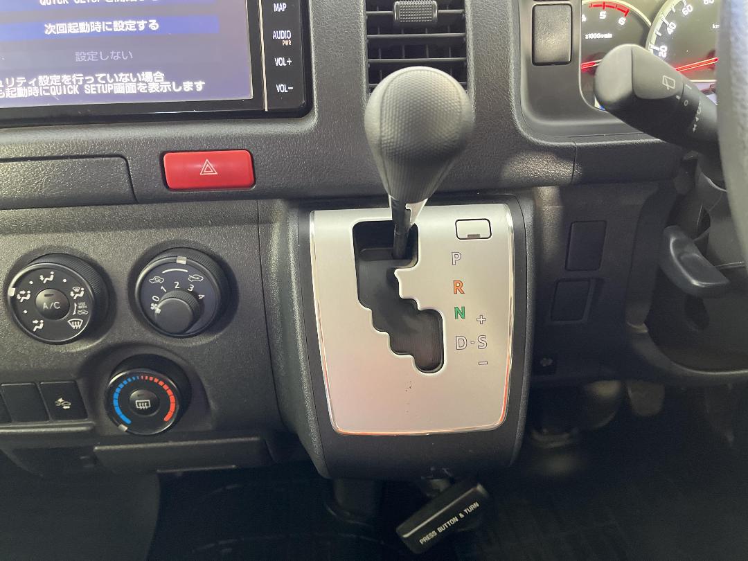 Photo '18' of Toyota Hiace