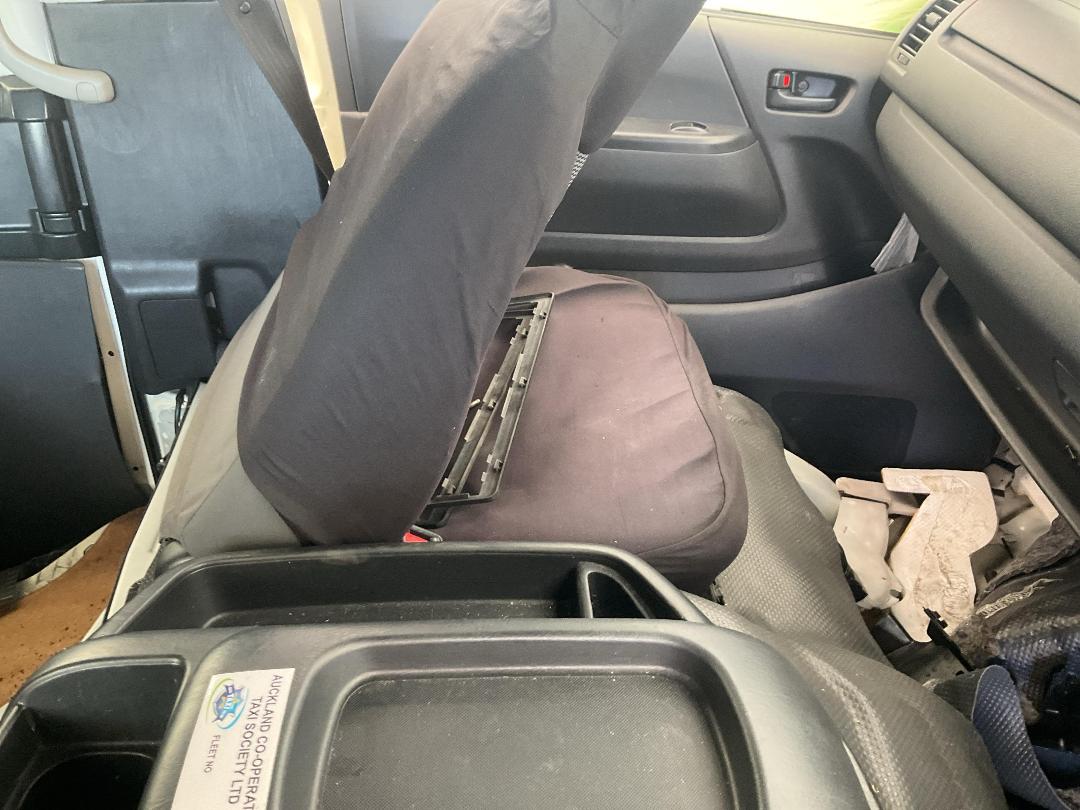 Photo '12' of Toyota Hiace Minibus TD Photo '12' of Toyota Hiace Minibus TD