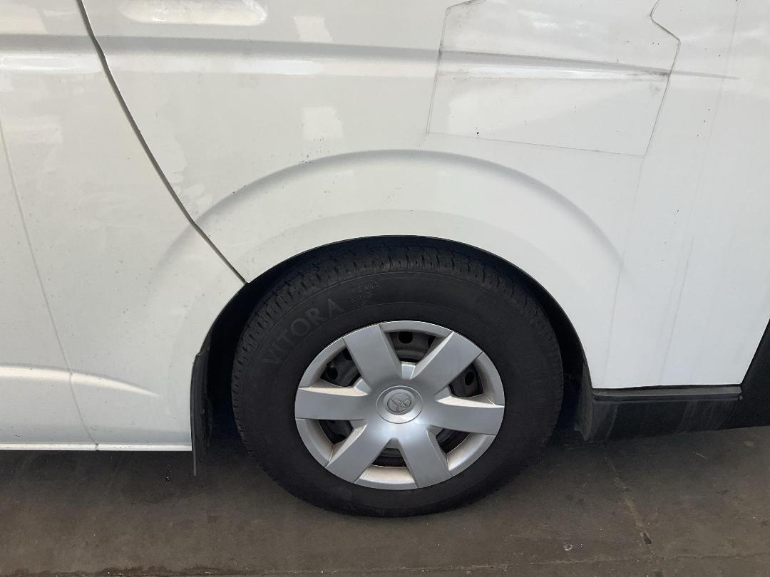 Photo '10' of Toyota Hiace Minibus TD Photo '10' of Toyota Hiace Minibus TD