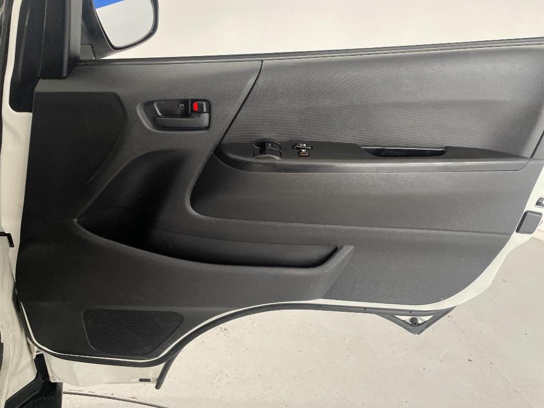 Photo '15' of Toyota Hiace Photo '15' of Toyota Hiace