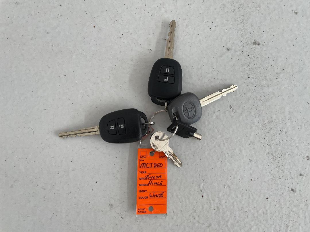 Photo '21' of Toyota Hiace Photo '21' of Toyota Hiace